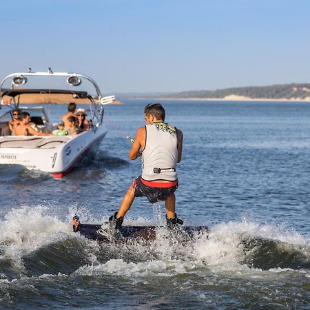Ap Lago Montargil - Conference & Spa מראה חיצוני תמונה A wakeboarder
